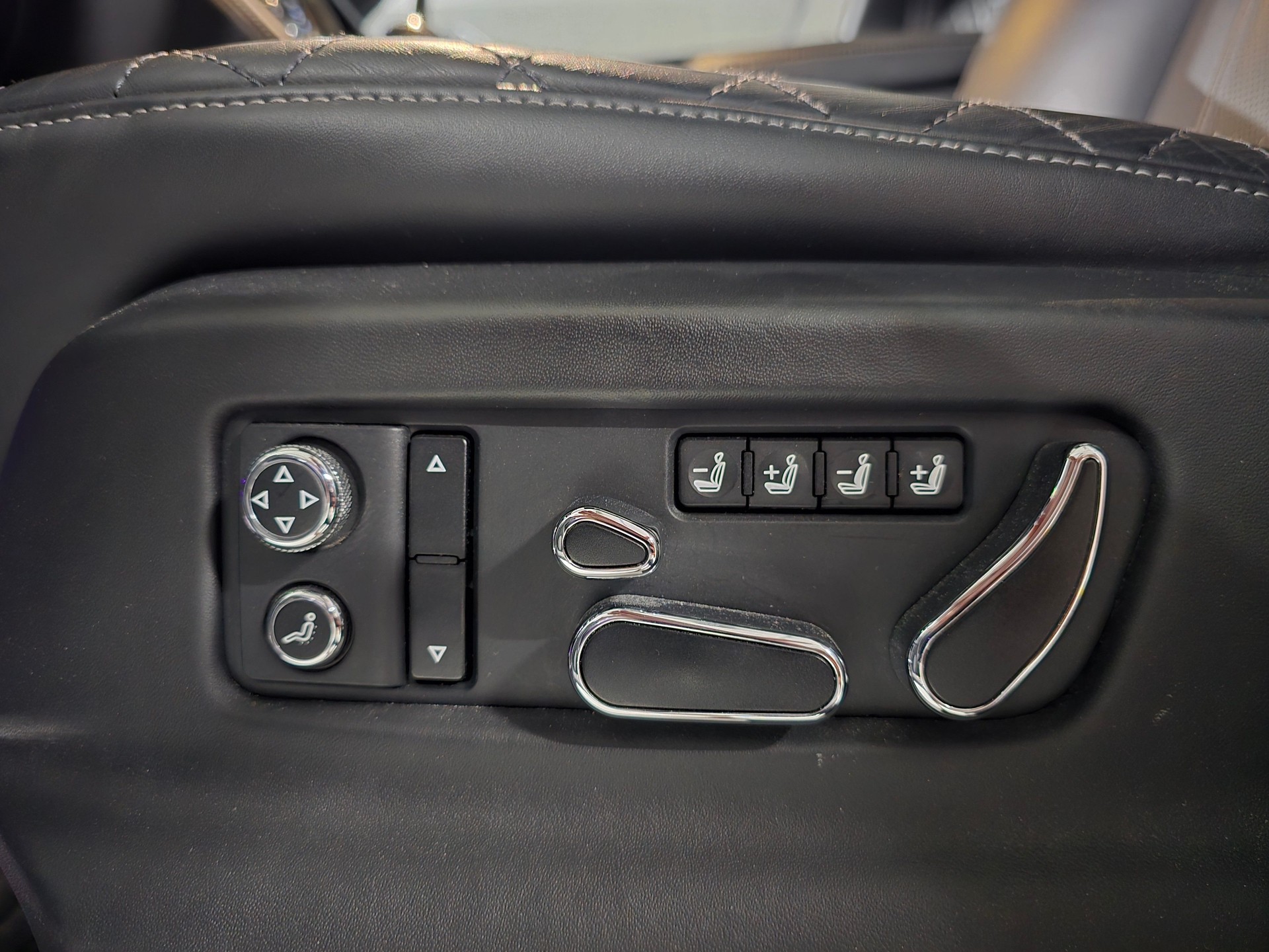 BENTLEY Bentayga W12-image-19