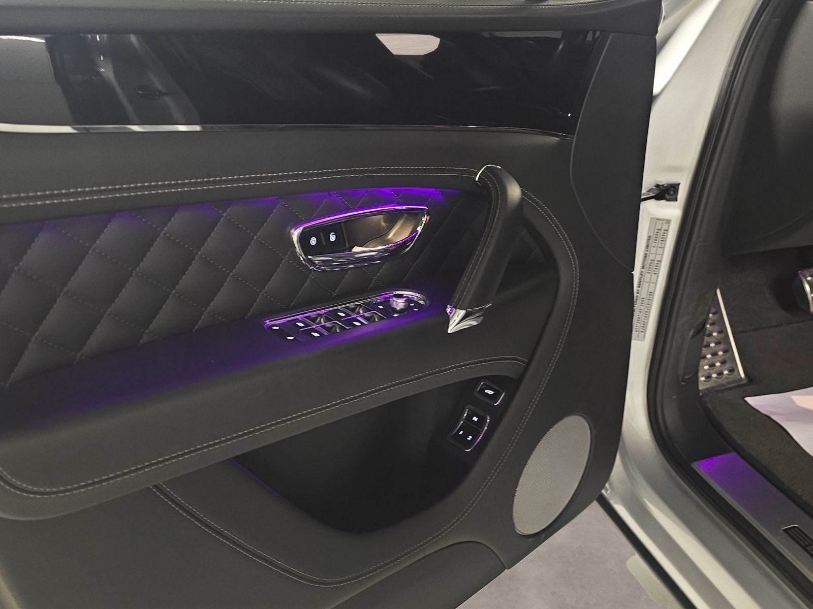 BENTLEY Bentayga W12-image-21
