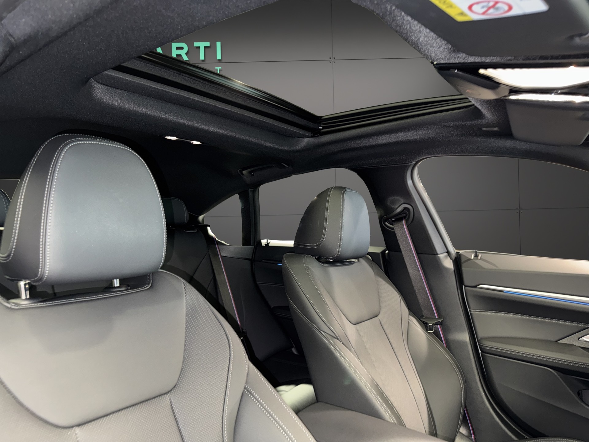 BMW i4 M60 xDrive-image-19