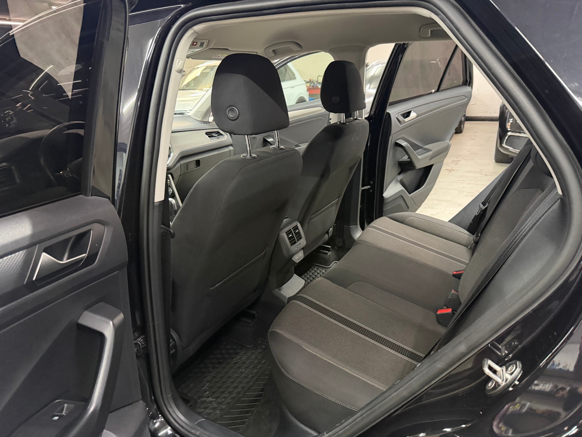 VW T-Roc 2.0 TDI SCR Advance DSG 4Motion-image-14