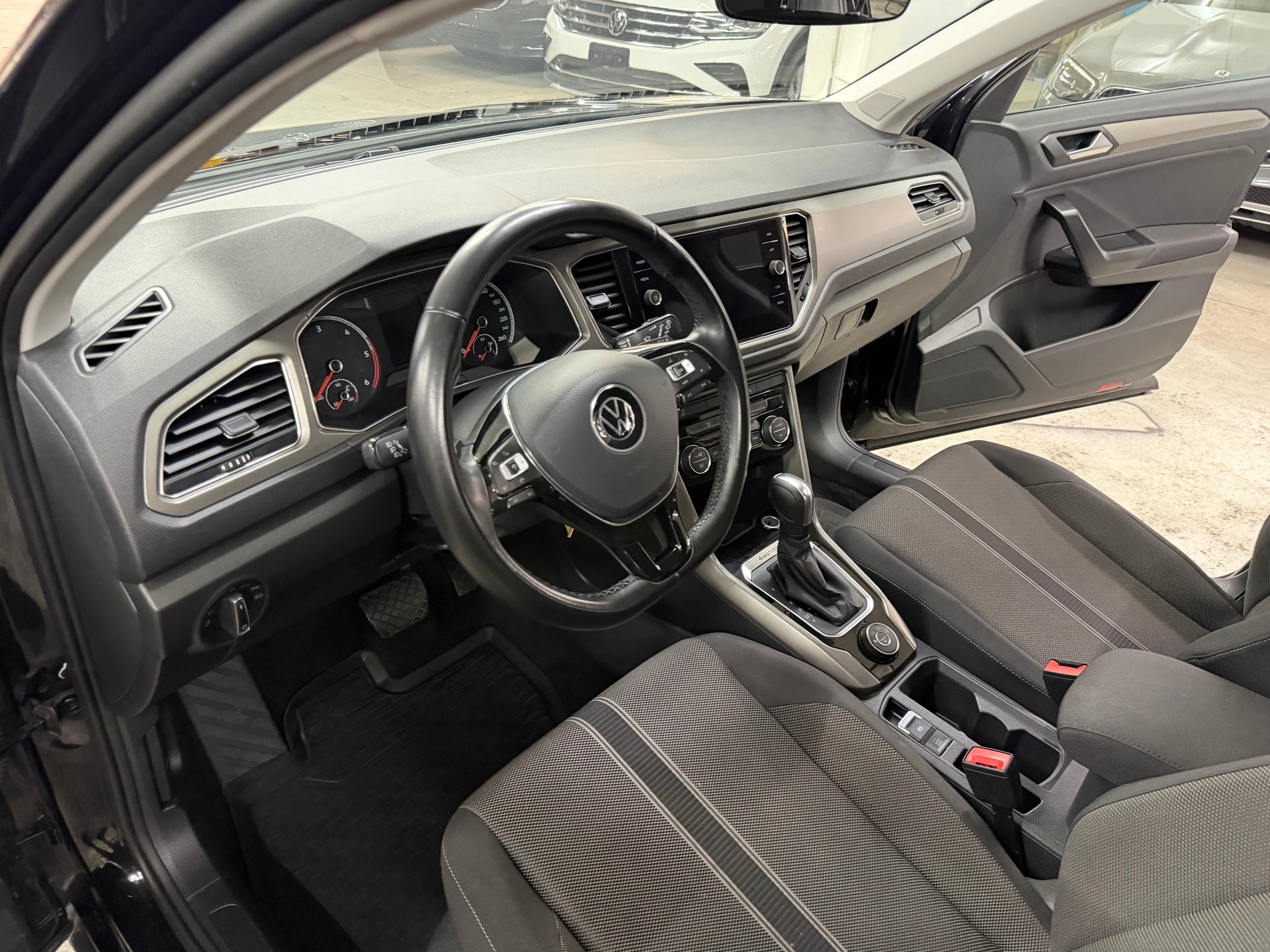 VW T-Roc 2.0 TDI SCR Advance DSG 4Motion-image-13