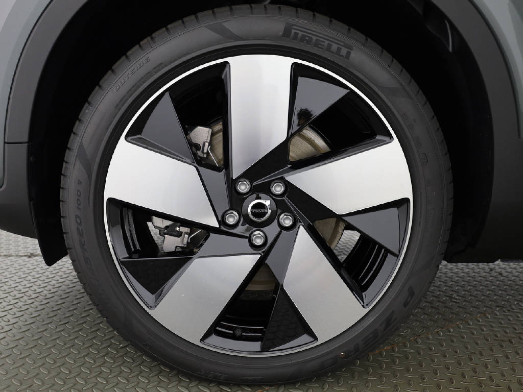 VOLVO EX40 Twin Ultra AWD XCENTRIC-image-2