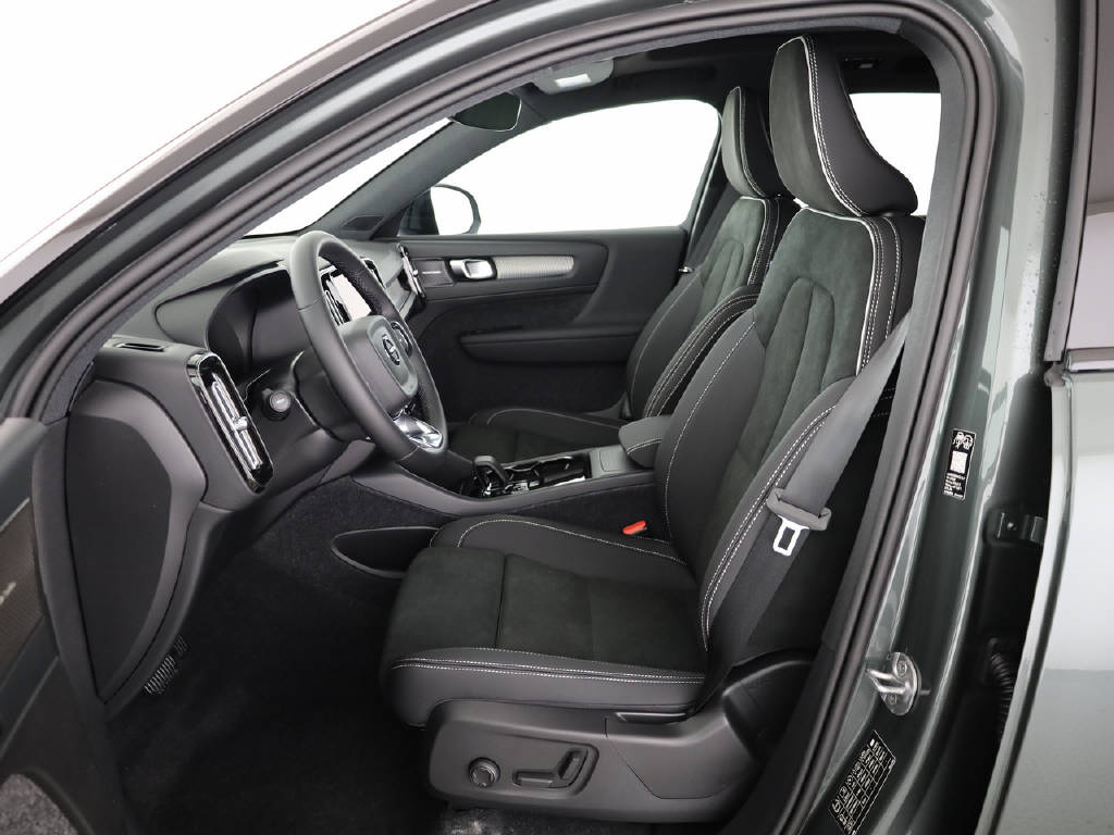 VOLVO EX40 Twin Ultra AWD XCENTRIC-image-1