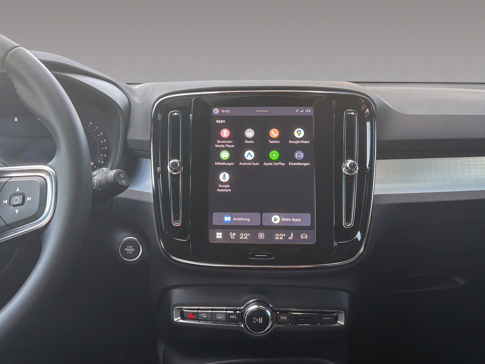 VOLVO XC40 2.0 B3 MH Plus Dark-image-11