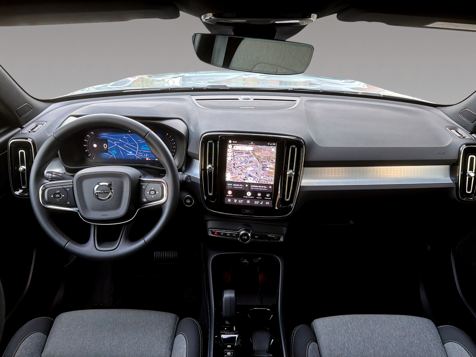VOLVO XC40 2.0 B3 MH Plus Dark-image-7