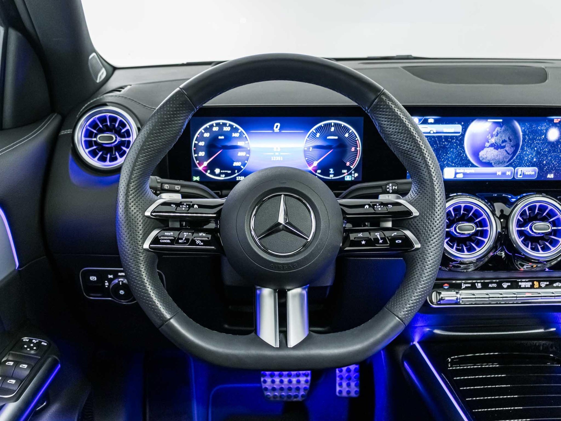 MERCEDES-BENZ GLA 220 d 4MATIC-image-10