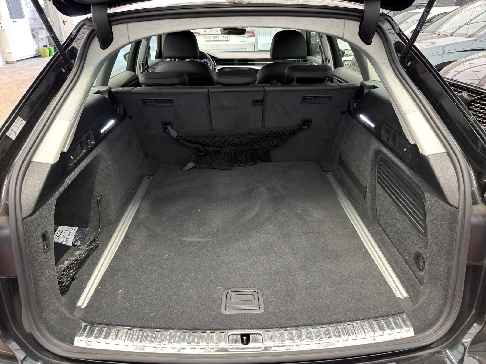 AUDI A6 Avant 50 TDI Design quattro tiptronic - Anhängevorrichtung - Panoramadach - Lederausstattung - Matrix-LED-image-13