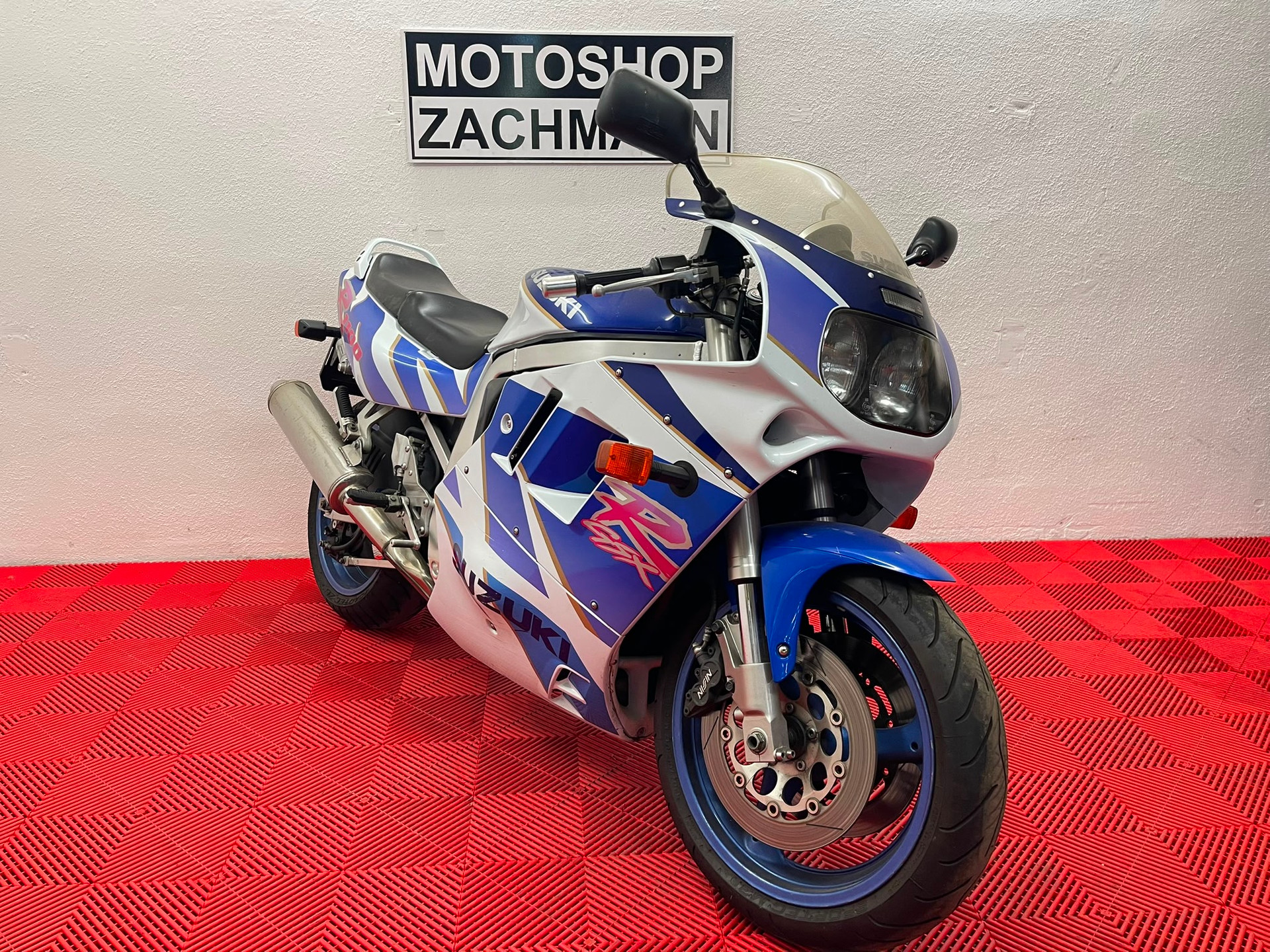 SUZUKI GSX-R 1100 M-showroom-element-2