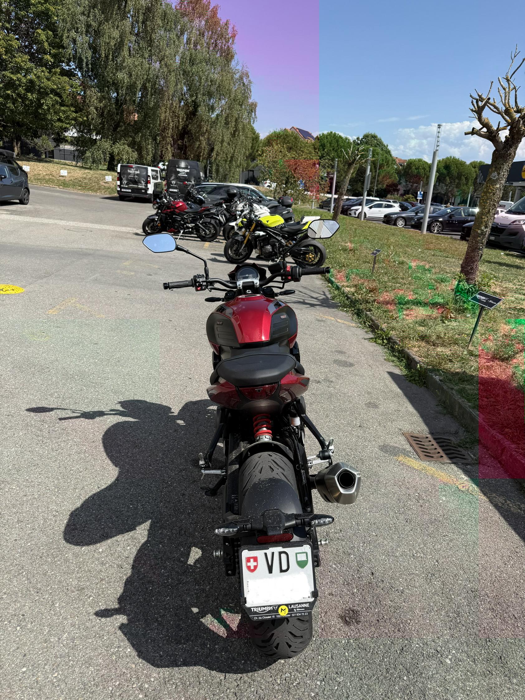 TRIUMPH Trident 800-showroom-element-3