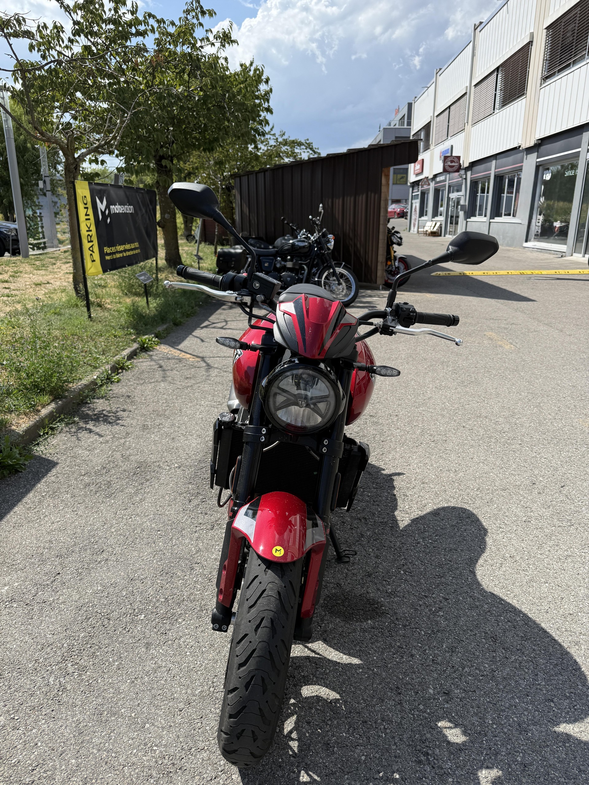 TRIUMPH Trident 800-showroom-element-2