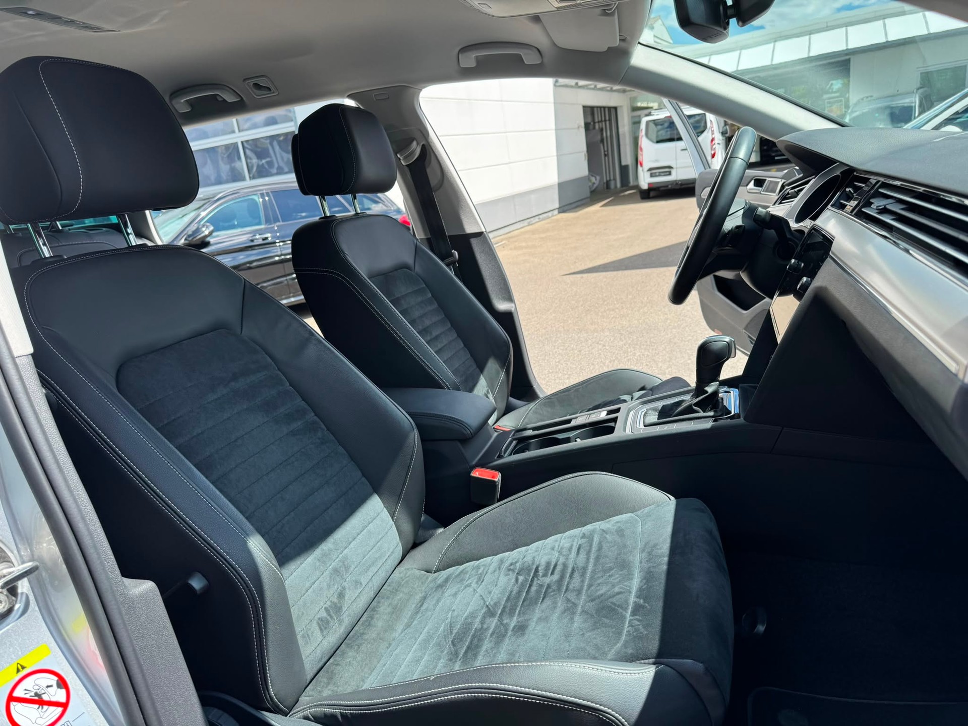 VW Passat 2.0 TDI BMT Elegance 4Motion DSG-image-14