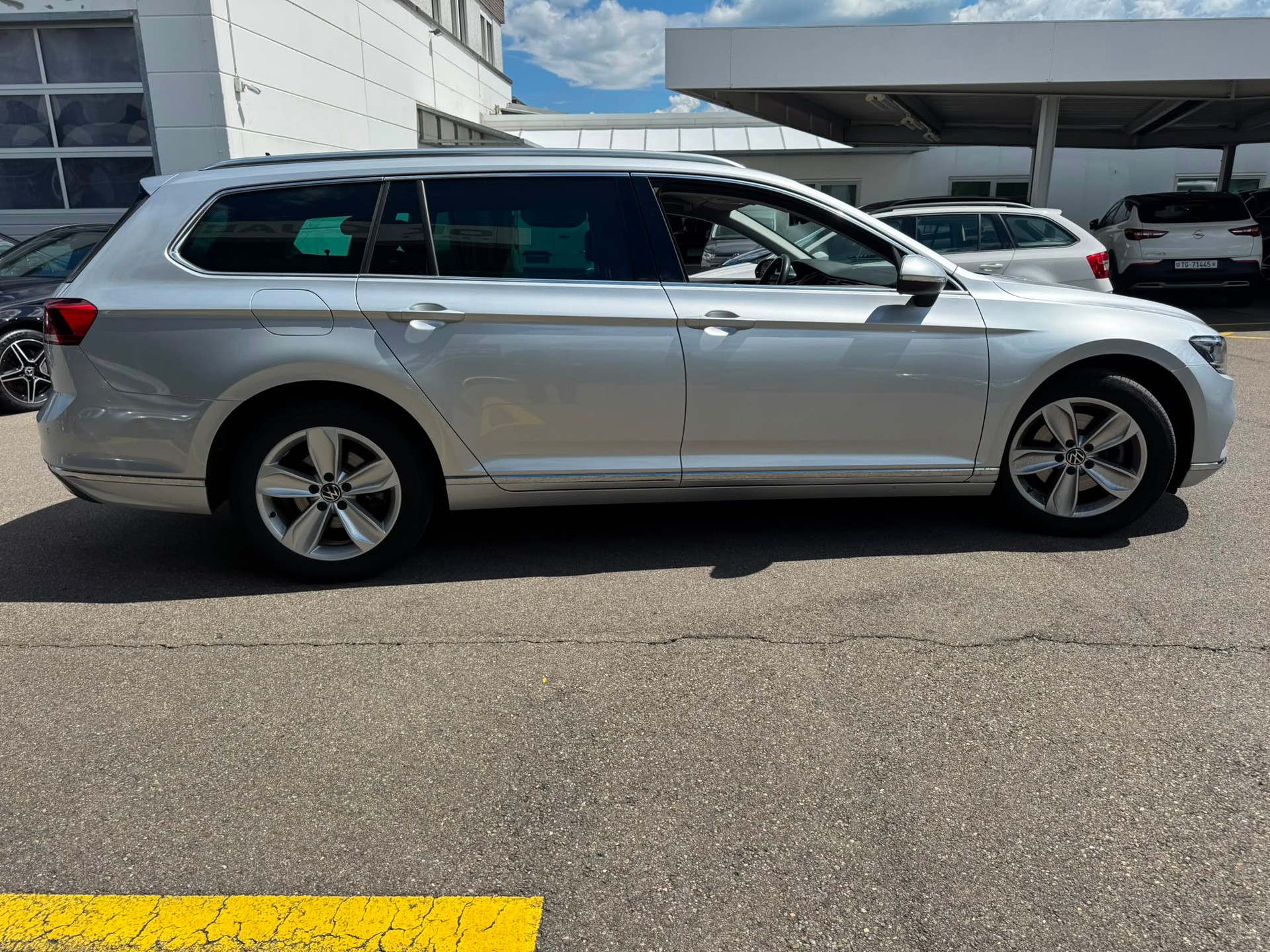 VW Passat 2.0 TDI BMT Elegance 4Motion DSG-image-4