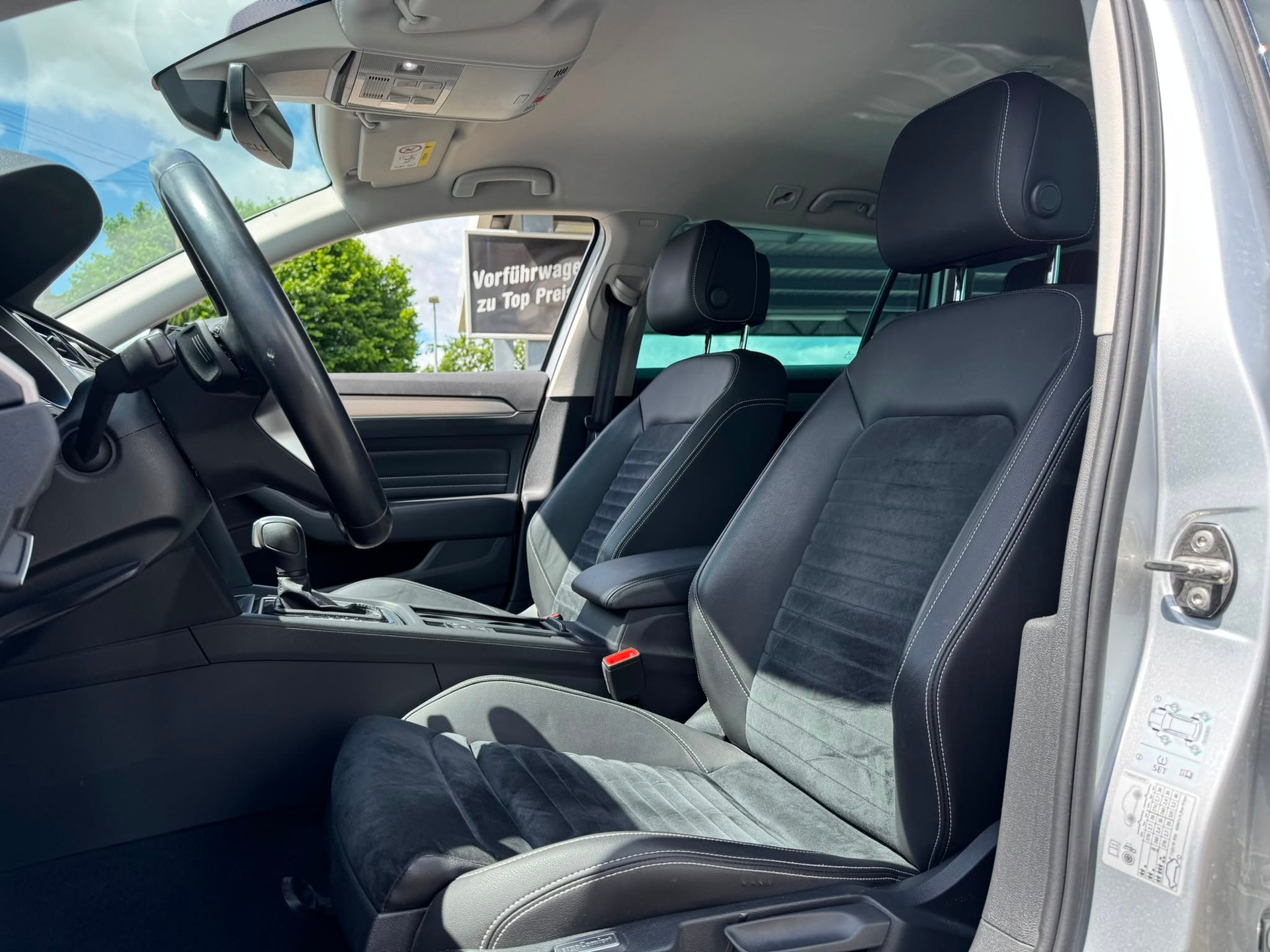 VW Passat 2.0 TDI BMT Elegance 4Motion DSG-image-13