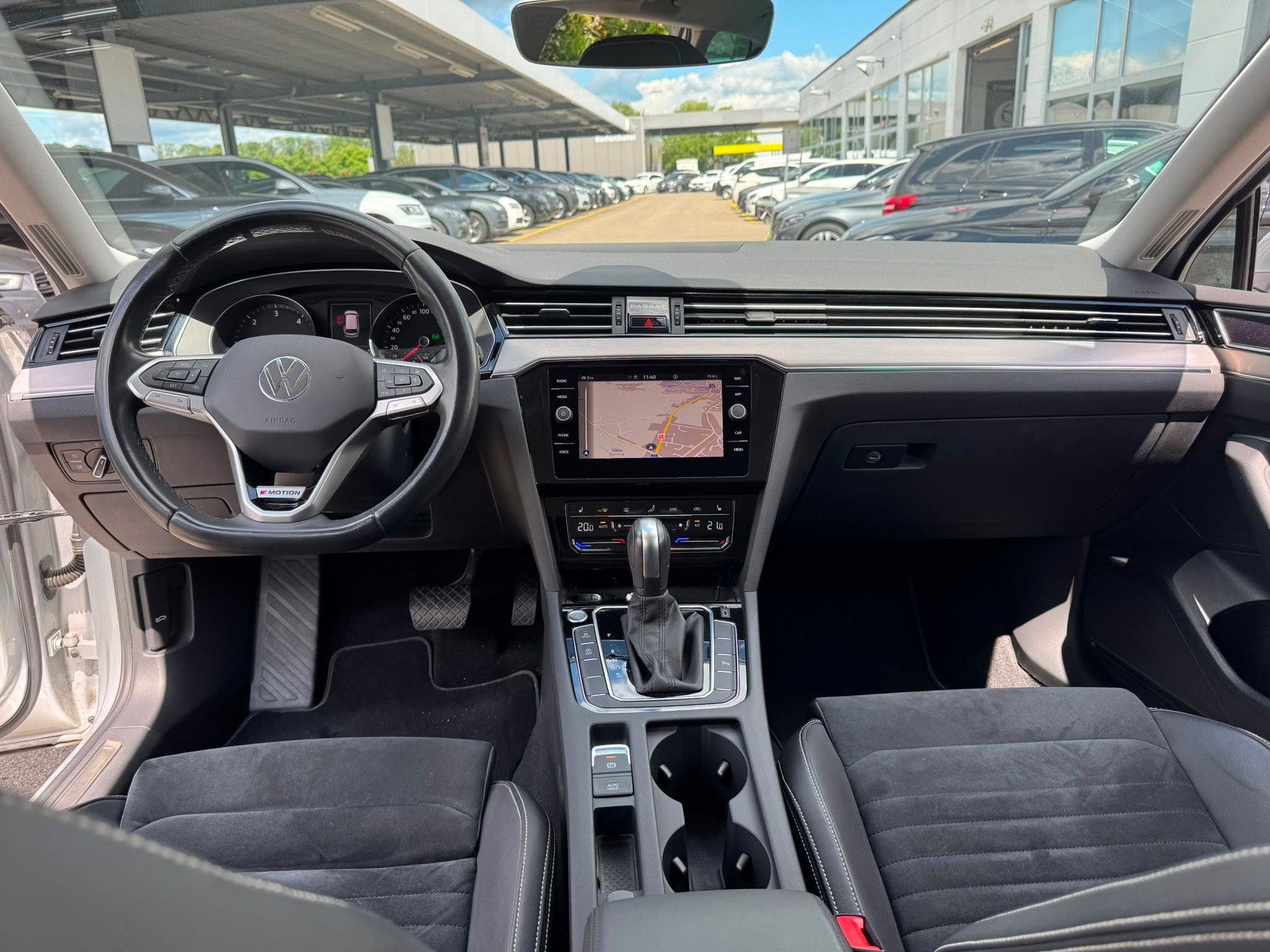 VW Passat 2.0 TDI BMT Elegance 4Motion DSG-image-9