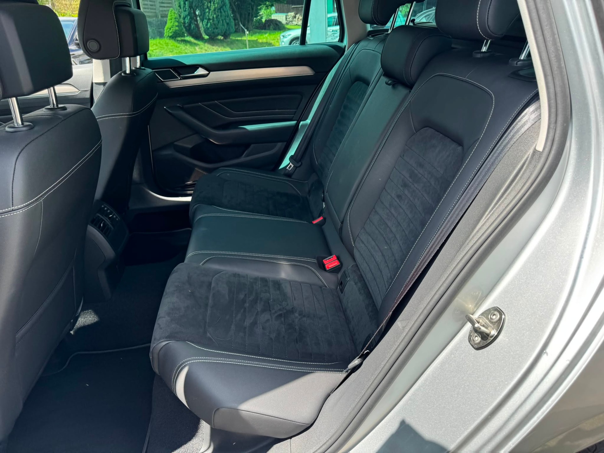 VW Passat 2.0 TDI BMT Elegance 4Motion DSG-image-15