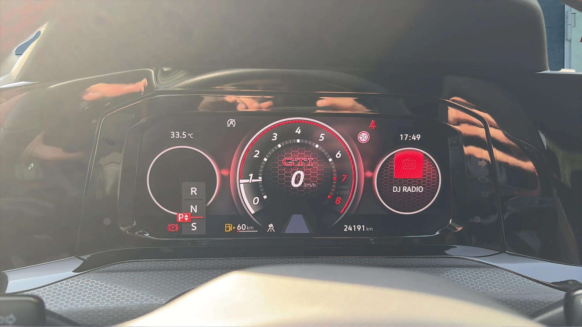 VW Golf 2.0 TSI GTI Clubsport DSG Black Style mit Harman/Kardon Soundsystem & Rückfahrkamera + kompl. Winterräder-image-15