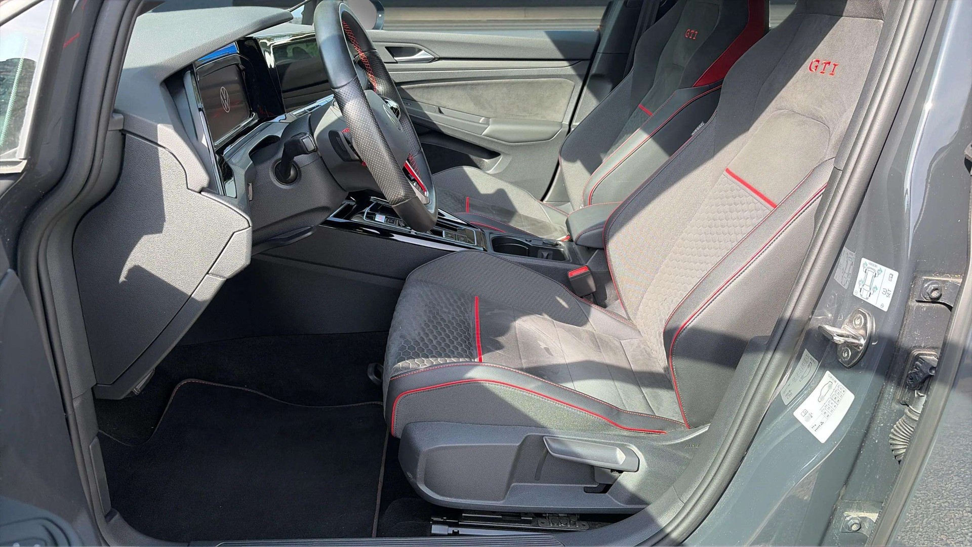 VW Golf 2.0 TSI GTI Clubsport DSG Black Style mit Harman/Kardon Soundsystem & Rückfahrkamera + kompl. Winterräder-image-10
