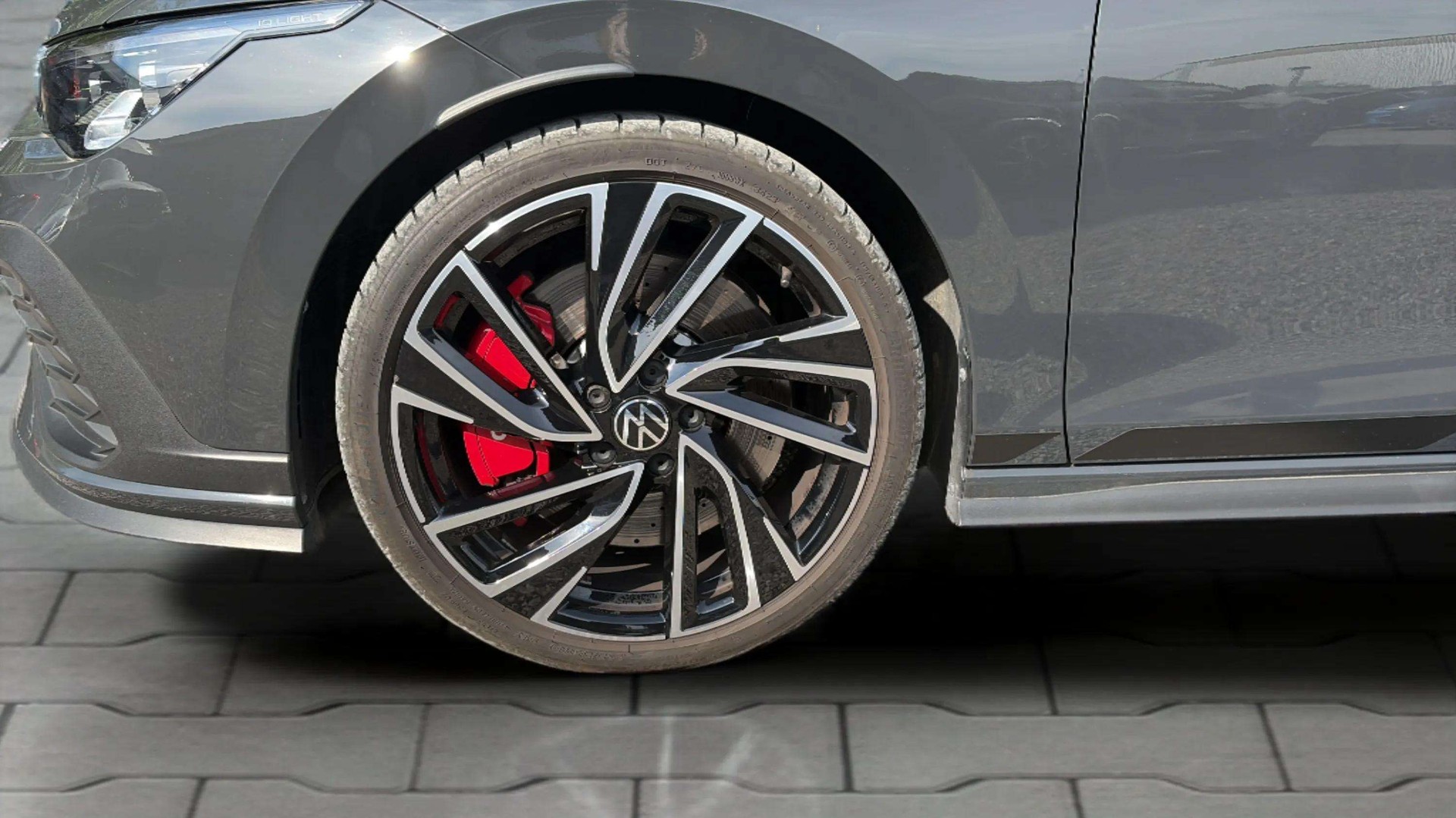 VW Golf 2.0 TSI GTI Clubsport DSG Black Style mit Harman/Kardon Soundsystem & Rückfahrkamera + kompl. Winterräder-image-27