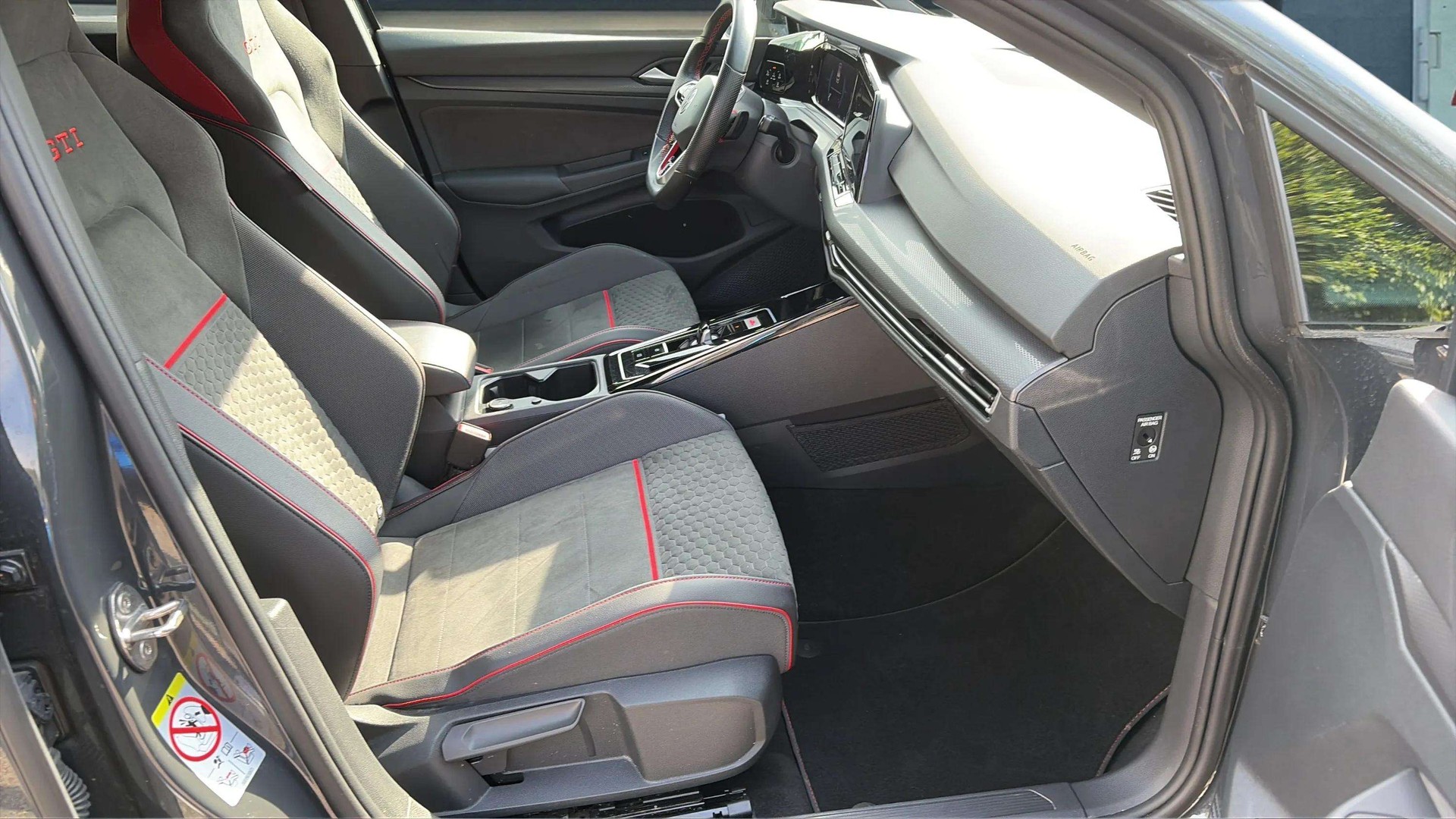 VW Golf 2.0 TSI GTI Clubsport DSG Black Style mit Harman/Kardon Soundsystem & Rückfahrkamera + kompl. Winterräder-image-11