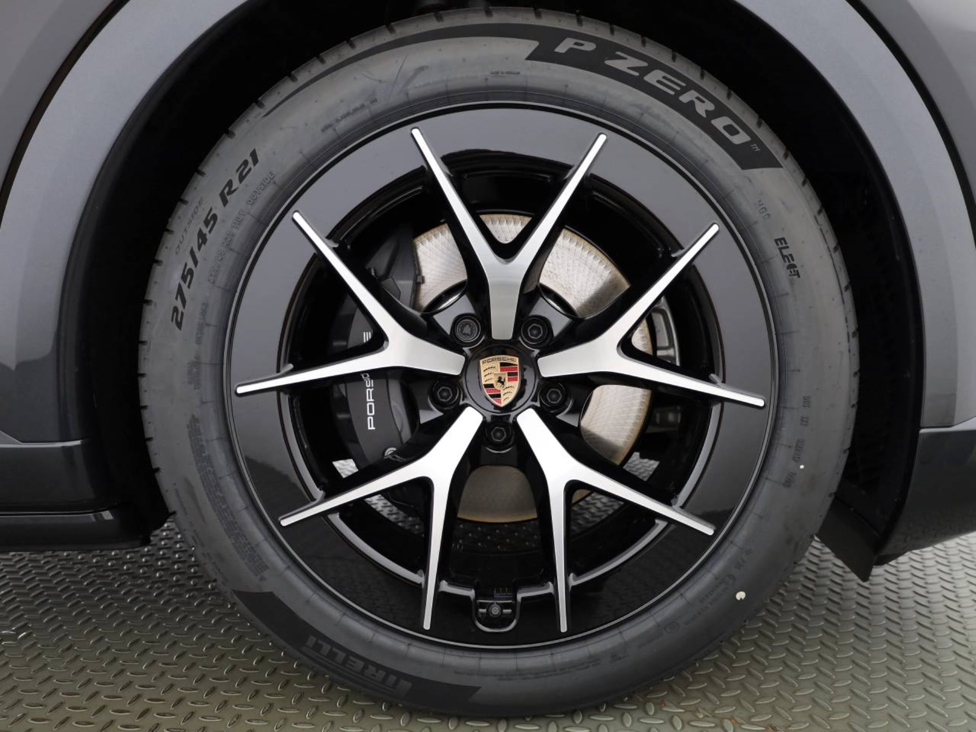 PORSCHE Cayenne Electric-image-5