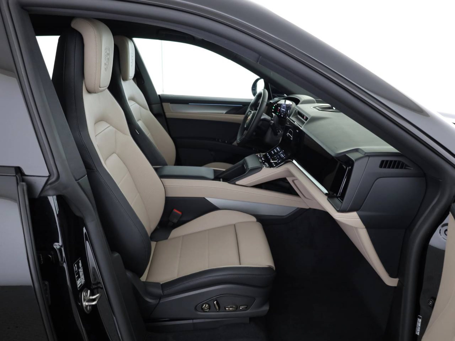 PORSCHE Cayenne Electric-image-14