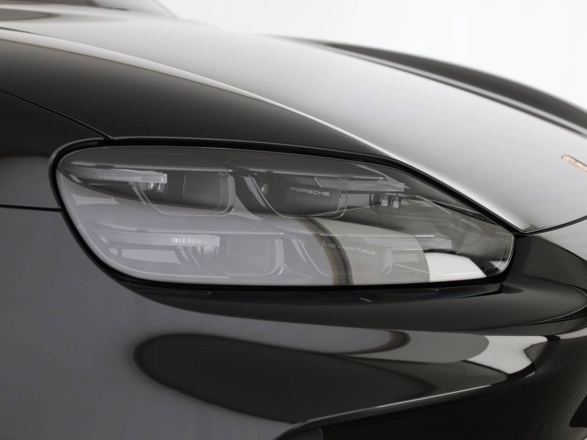PORSCHE Cayenne Electric-image-8