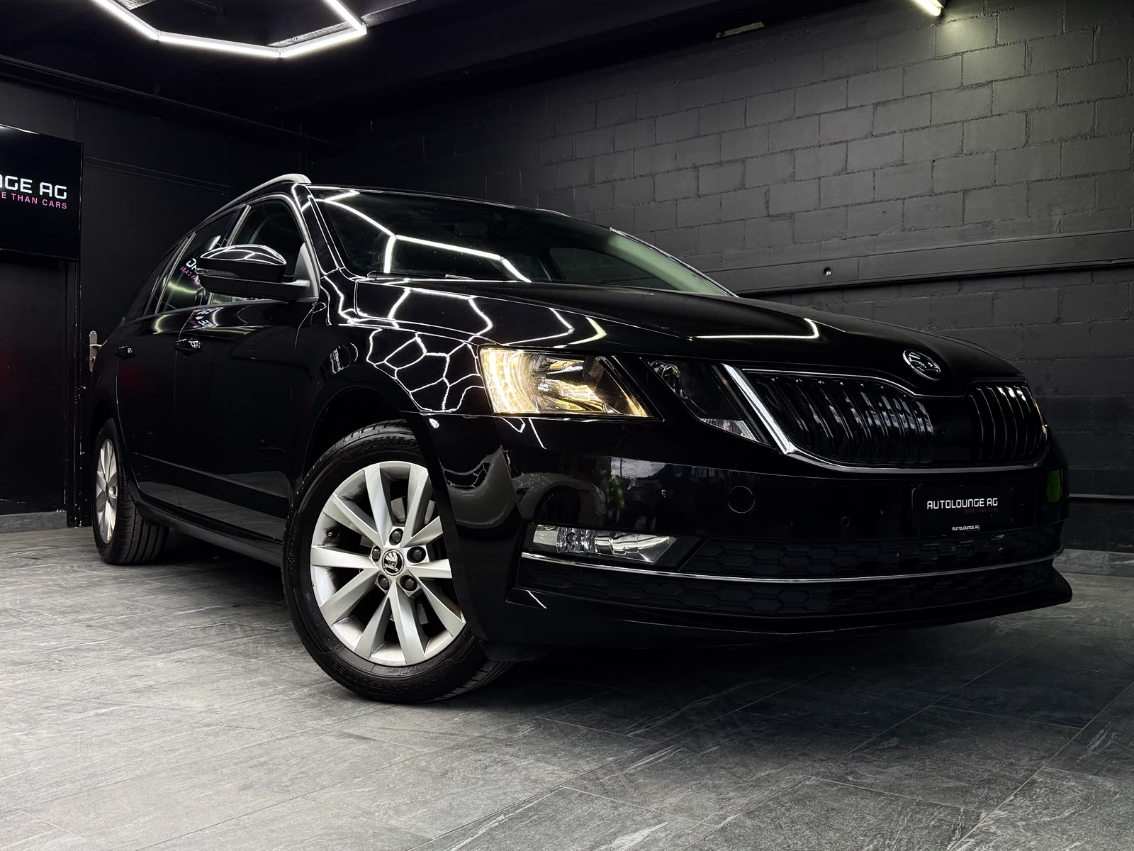SKODA Octavia Combi 1.4 TSI Style DSG *Facelift*-image-0