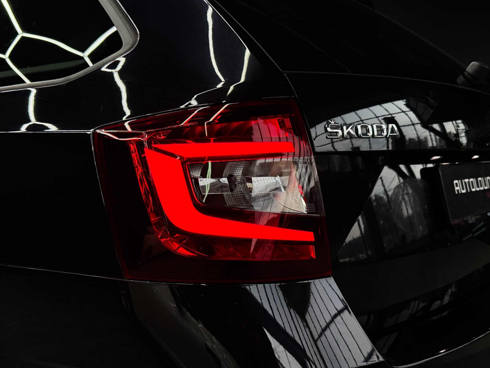 SKODA Octavia Combi 1.4 TSI Style DSG *Facelift*-image-7