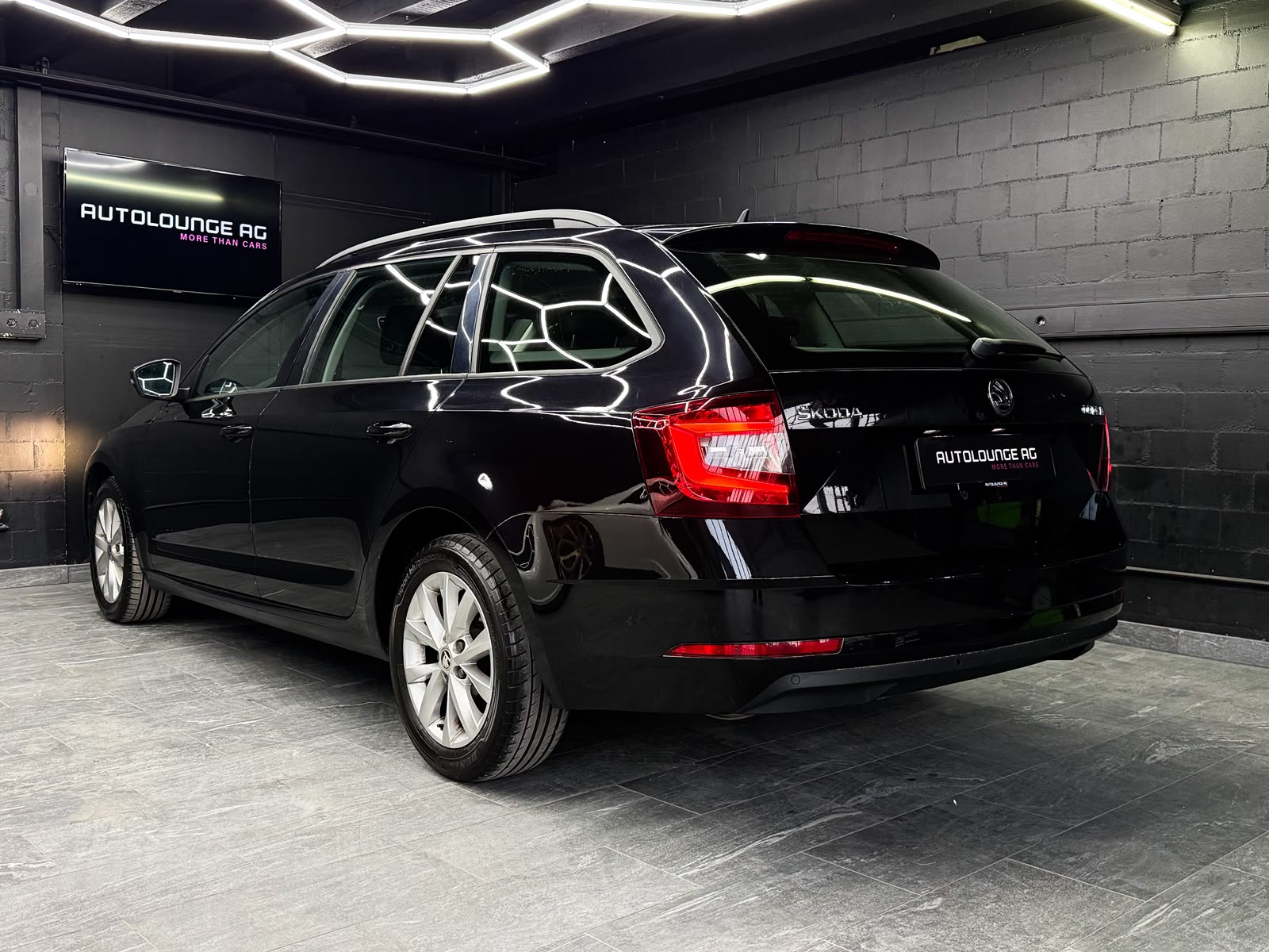 SKODA Octavia Combi 1.4 TSI Style DSG *Facelift*-image-4