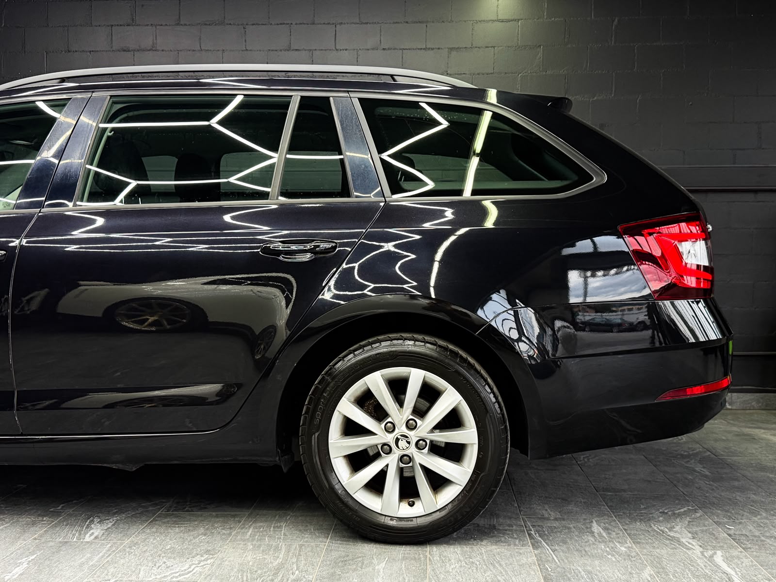 SKODA Octavia Combi 1.4 TSI Style DSG *Facelift*-image-6