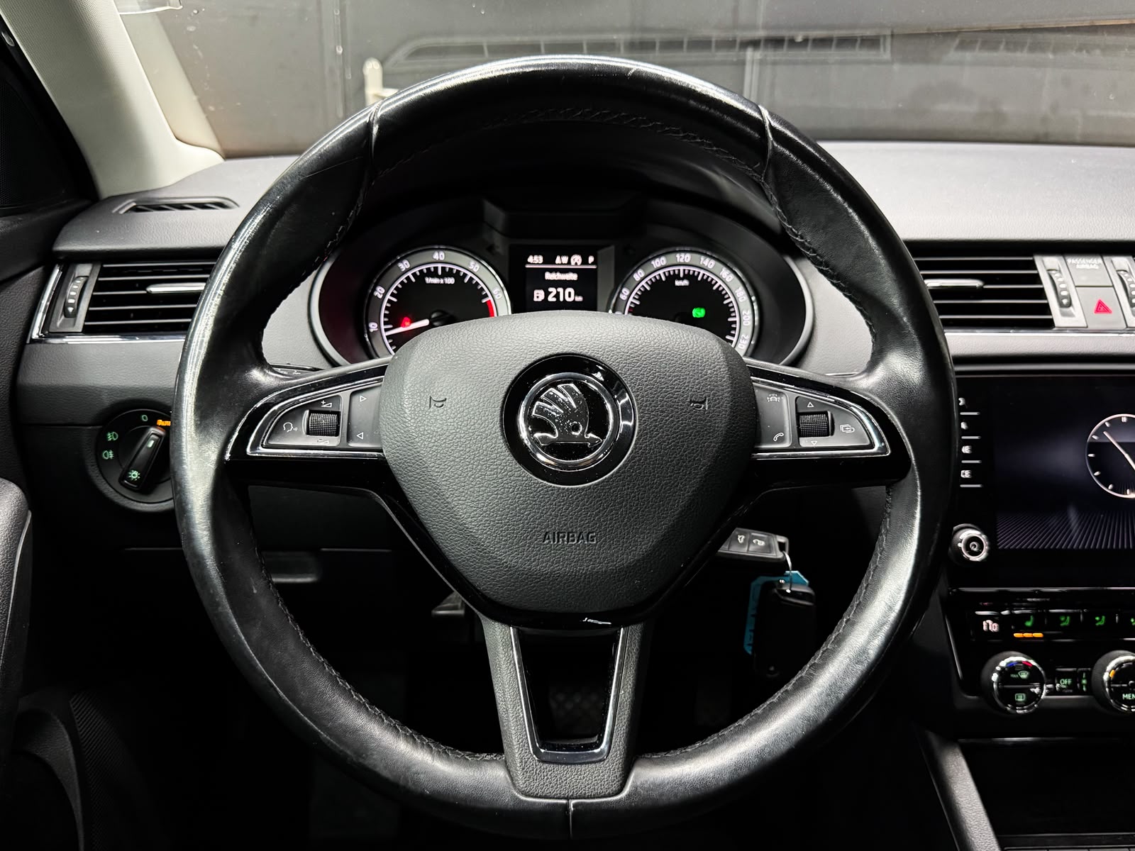 SKODA Octavia Combi 1.4 TSI Style DSG *Facelift*-image-10