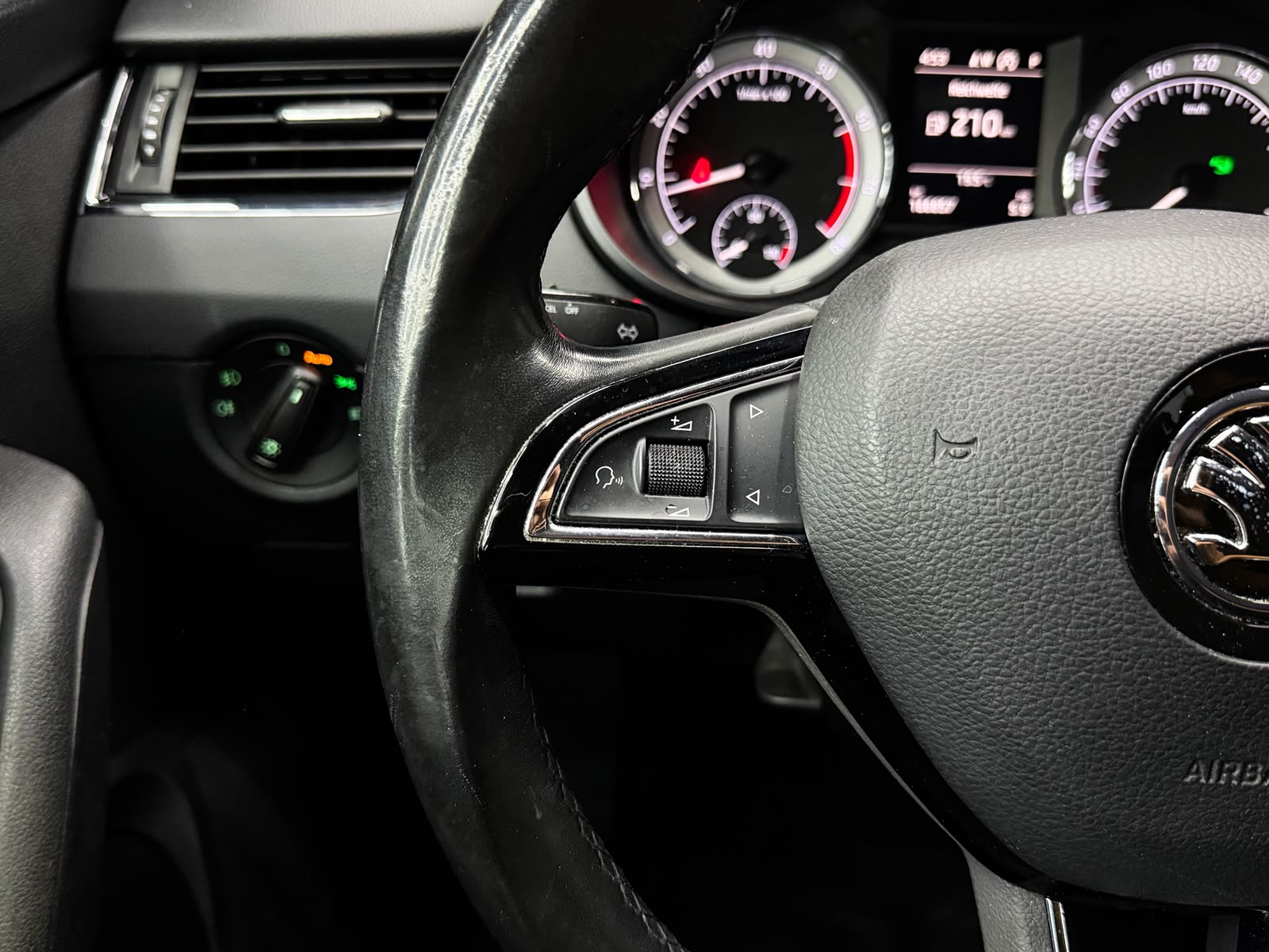 SKODA Octavia Combi 1.4 TSI Style DSG *Facelift*-image-11