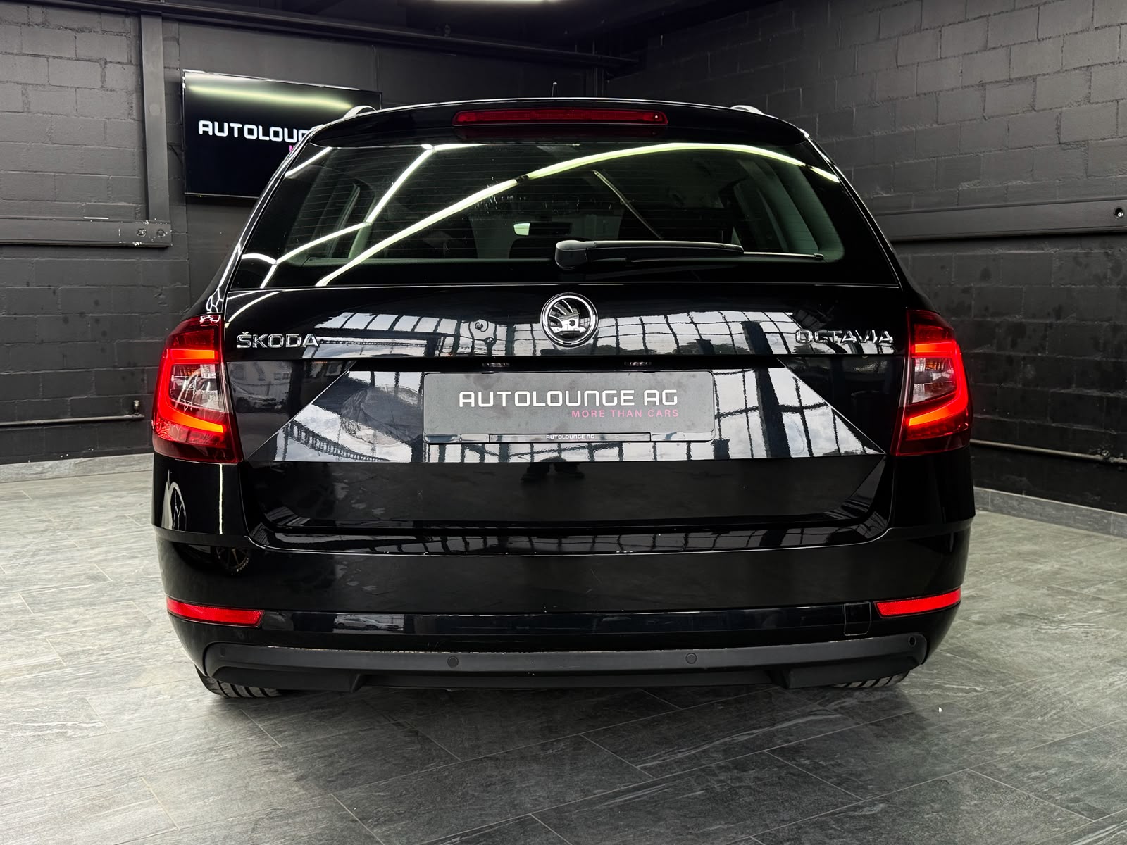 SKODA Octavia Combi 1.4 TSI Style DSG *Facelift*-image-8