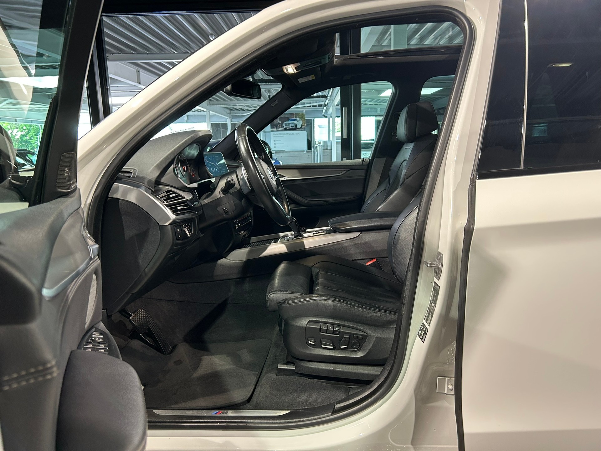 BMW X5 xDrive 40d Pure M Sport Steptronic-image-24
