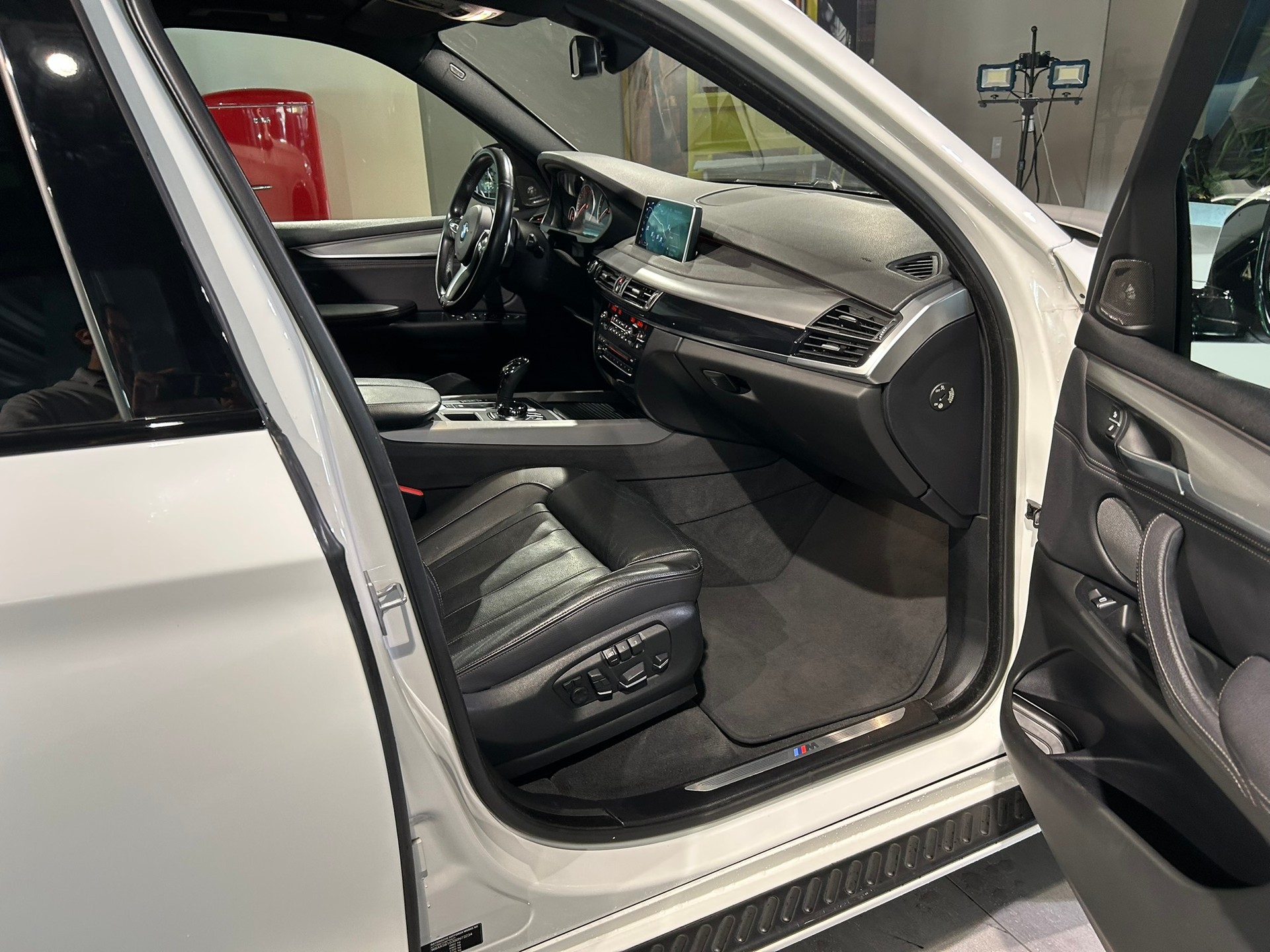 BMW X5 xDrive 40d Pure M Sport Steptronic-image-16