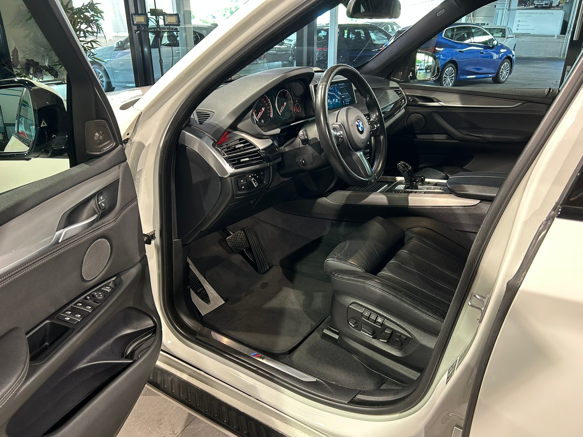 BMW X5 xDrive 40d Pure M Sport Steptronic-image-23