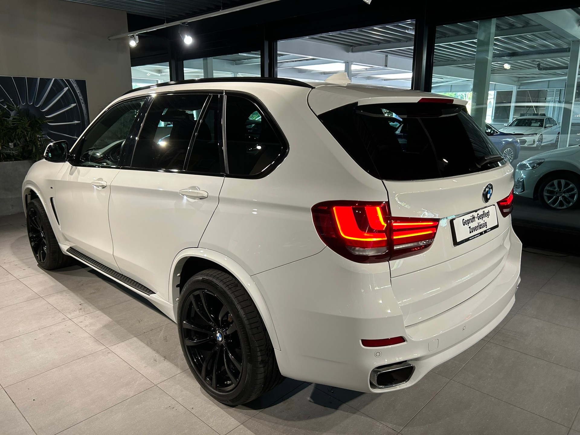 BMW X5 xDrive 40d Pure M Sport Steptronic-image-12