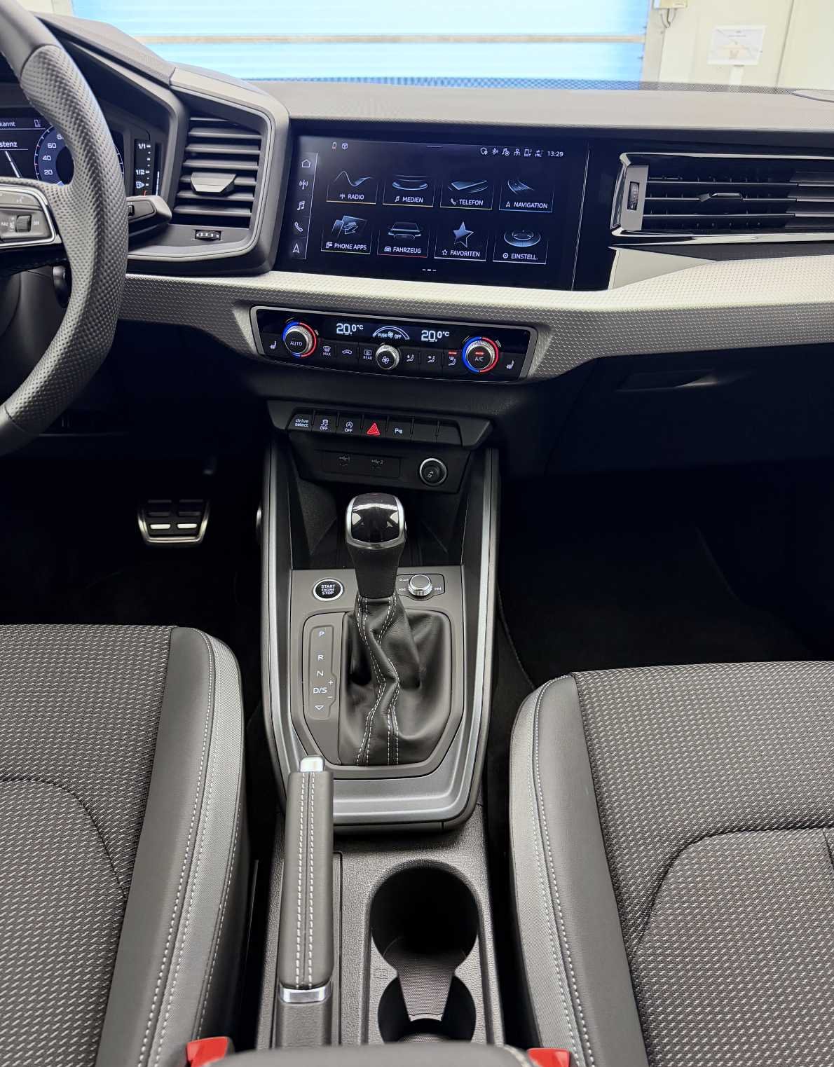 AUDI A1 Sportback 40 TFSI S Line S-tronic-image-11