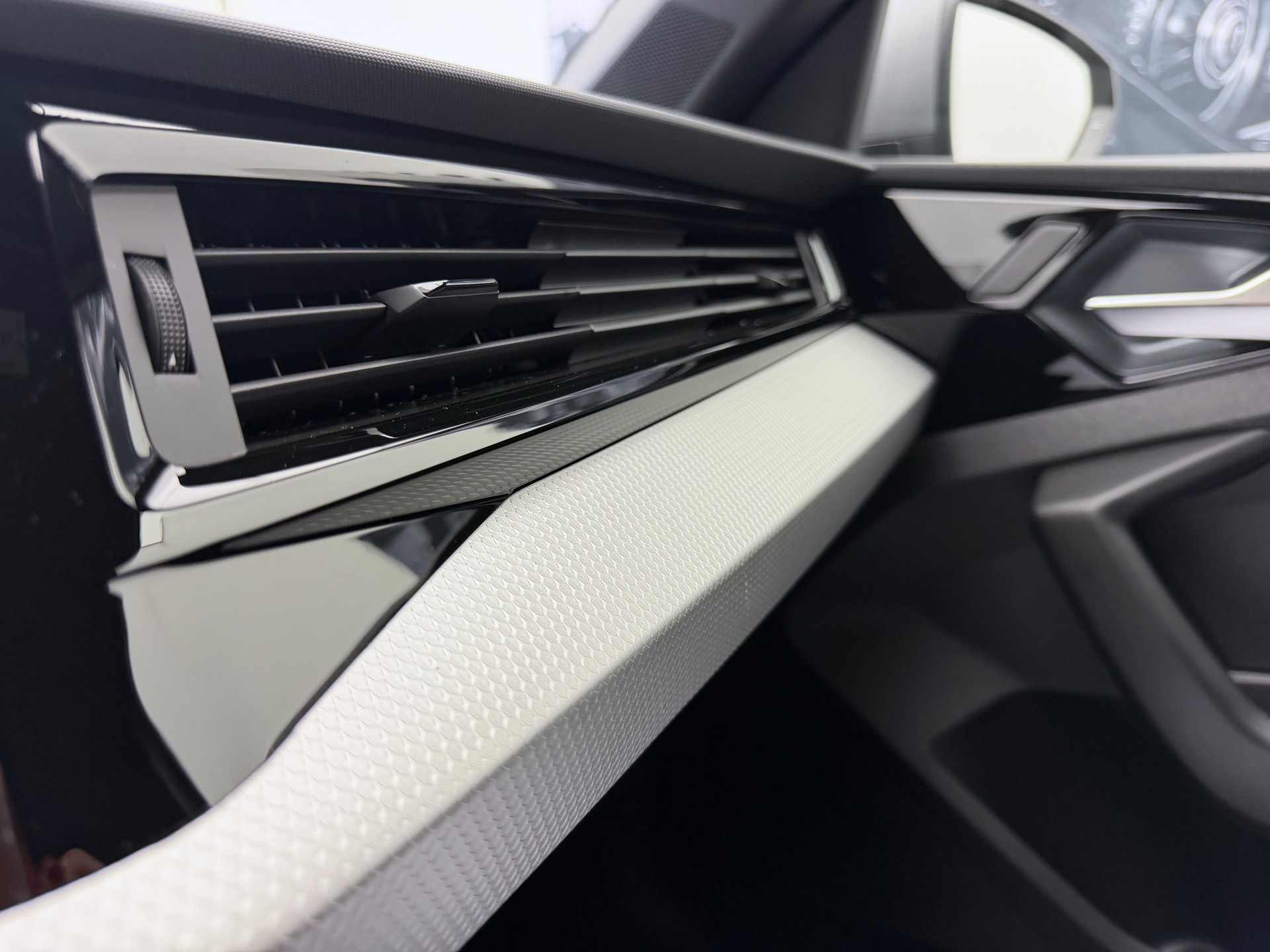 AUDI A1 Sportback 40 TFSI S Line S-tronic-image-17