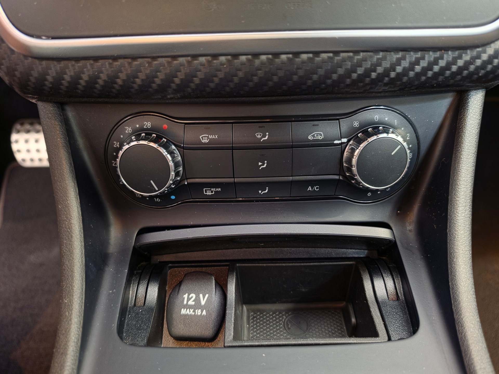 MERCEDES-BENZ A 180 CDI AMG Line 7G-DCT-image-11
