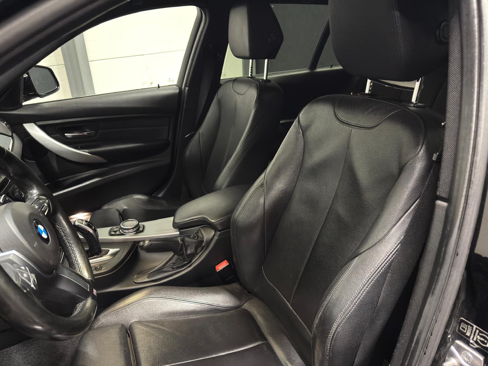 BMW 328i xDrive SAG Touring M-Sport-image-9