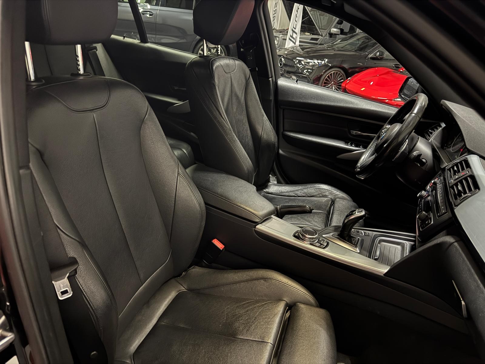 BMW 328i xDrive SAG Touring M-Sport-image-12