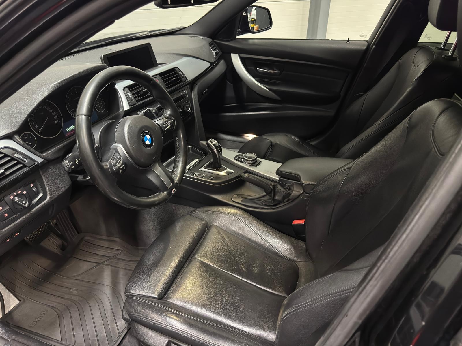 BMW 328i xDrive SAG Touring M-Sport-image-8