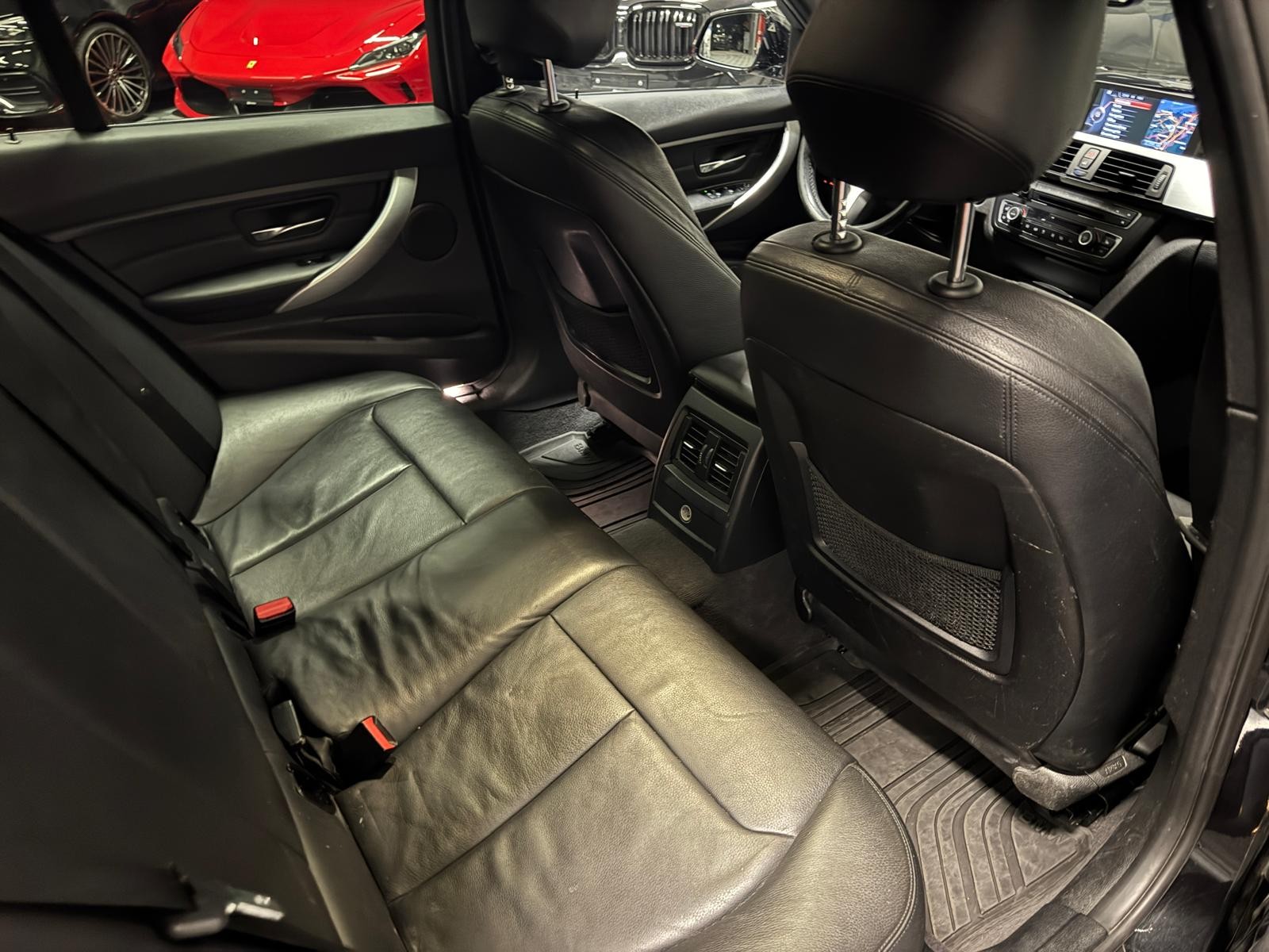 BMW 328i xDrive SAG Touring M-Sport-image-10
