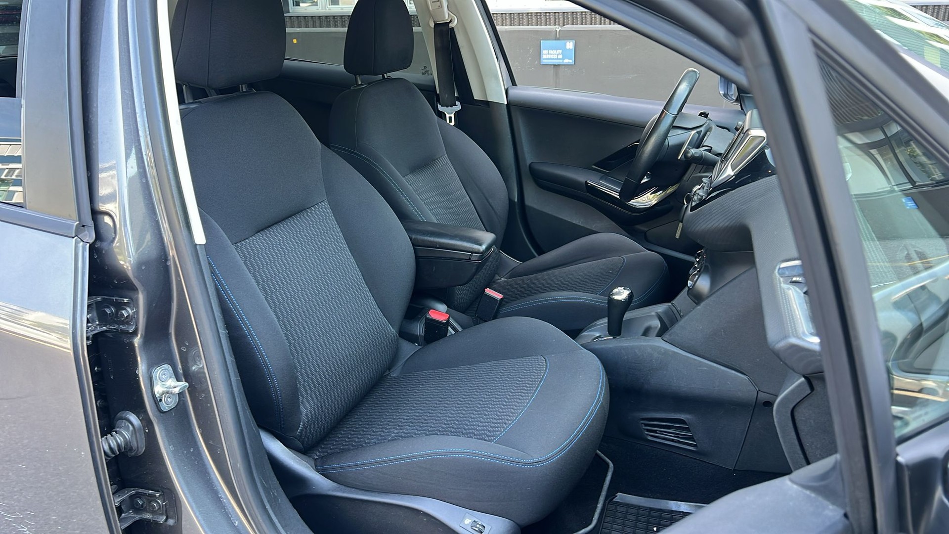 PEUGEOT 208 1.2 PureTech Style ETG5-image-12