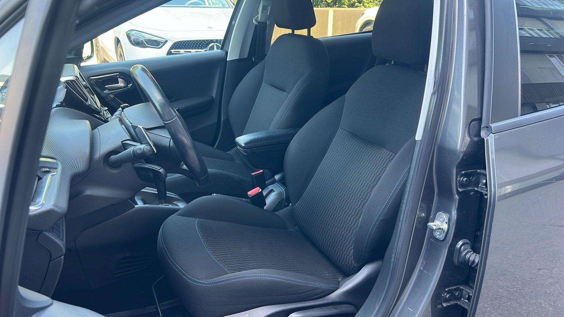 PEUGEOT 208 1.2 PureTech Style ETG5-image-10