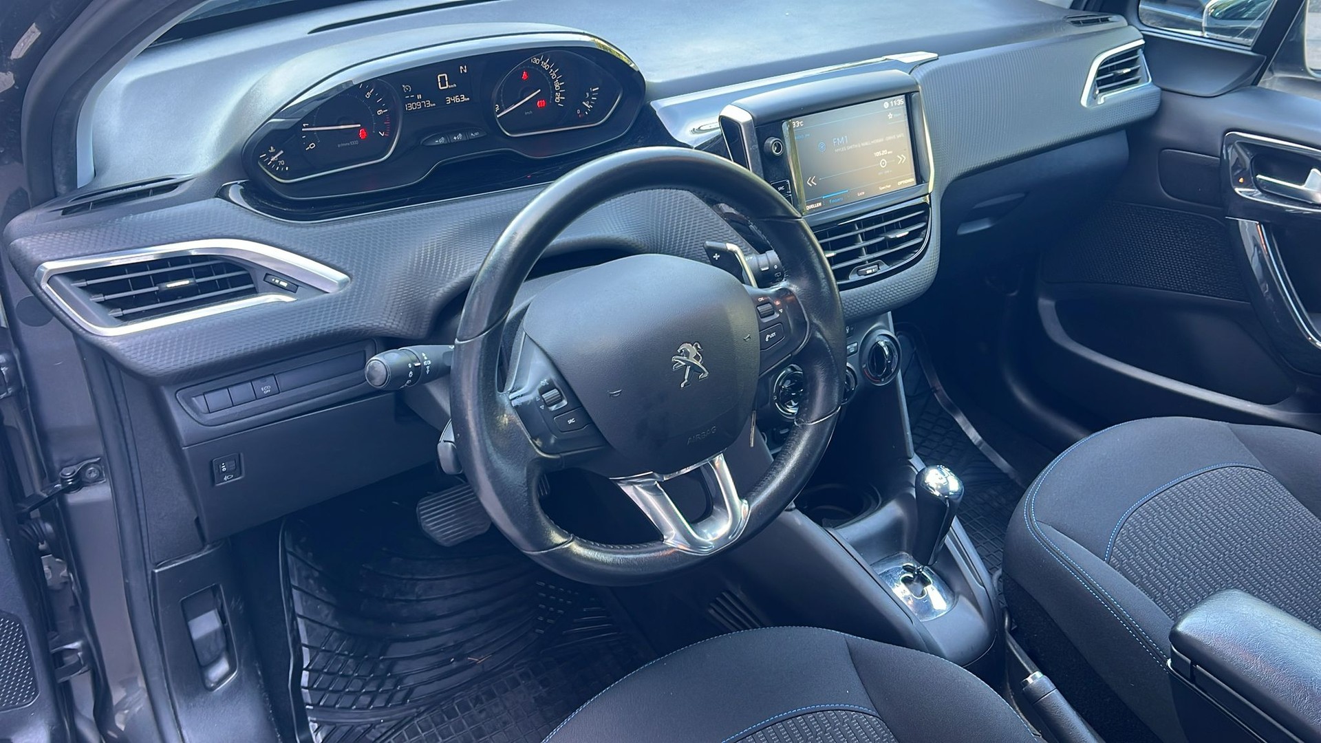 PEUGEOT 208 1.2 PureTech Style ETG5-image-9