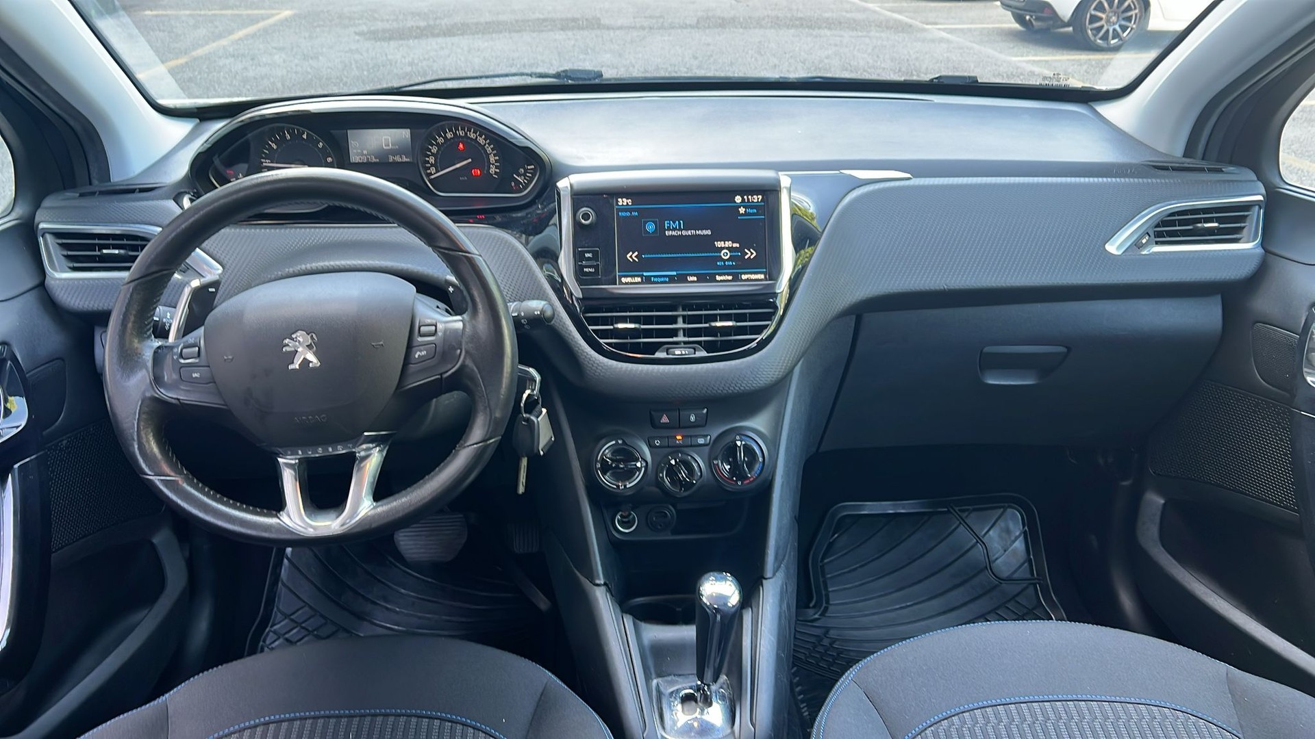 PEUGEOT 208 1.2 PureTech Style ETG5-image-8