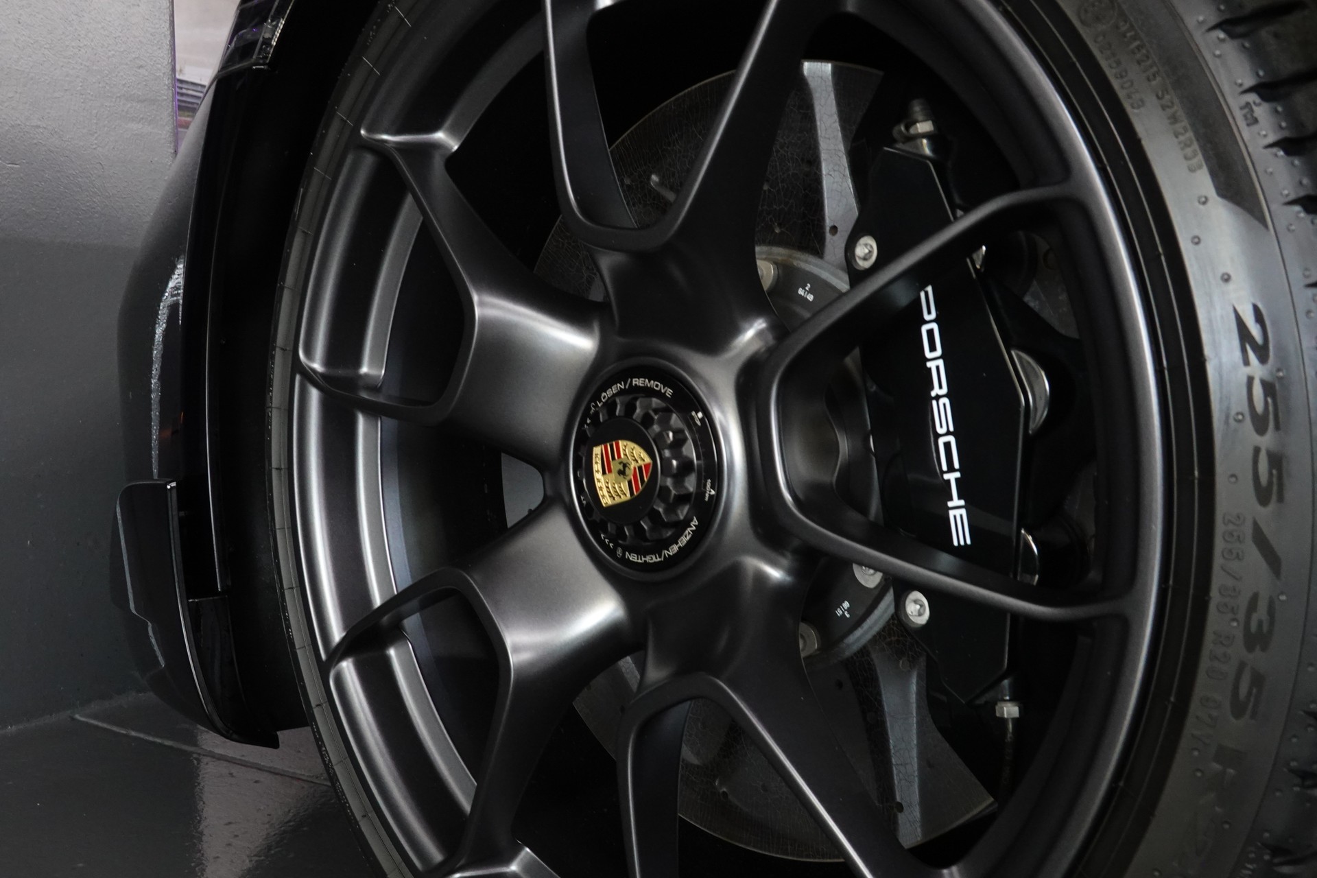 PORSCHE 911 TURBO S PDK BLACK 992.1 APPROVED // LIFT // AERO KIT. // TRAUM FZ // VOLLENDET-image-8