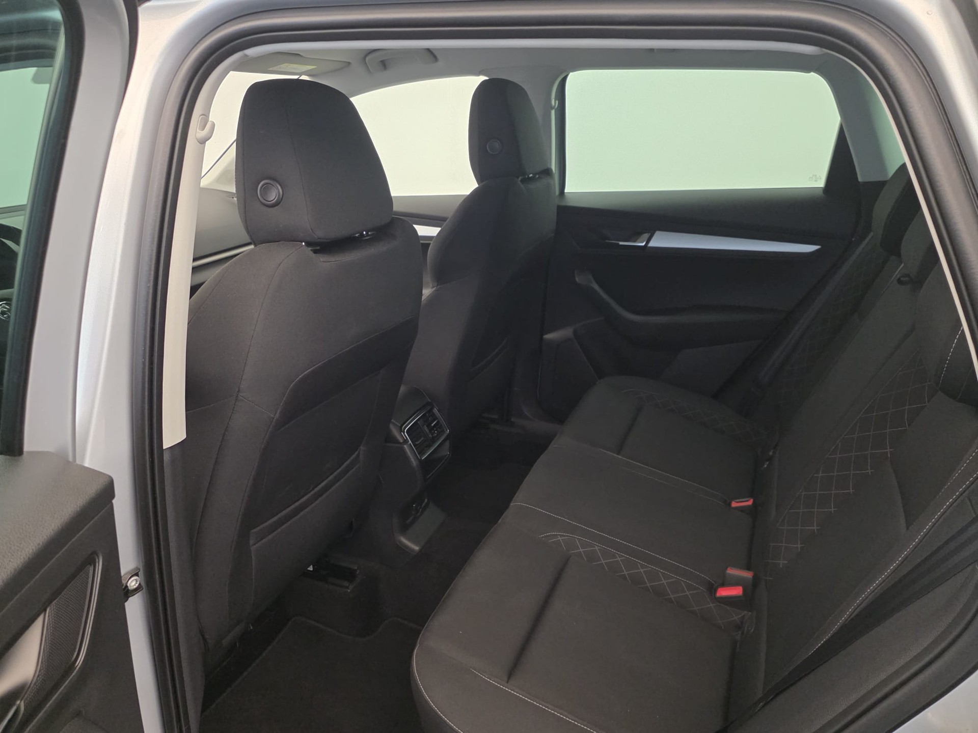 SKODA Karoq 2.0 TDI CR Ambition 4x4 DSG-image-9